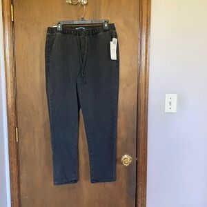Wallflower pull on jean Tomboy fit size 7 / 28